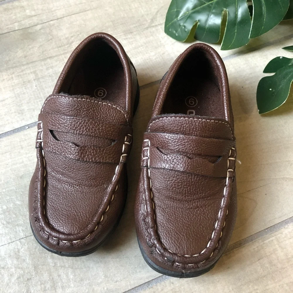 Coexist penny loafers in brown. Baby size 6
